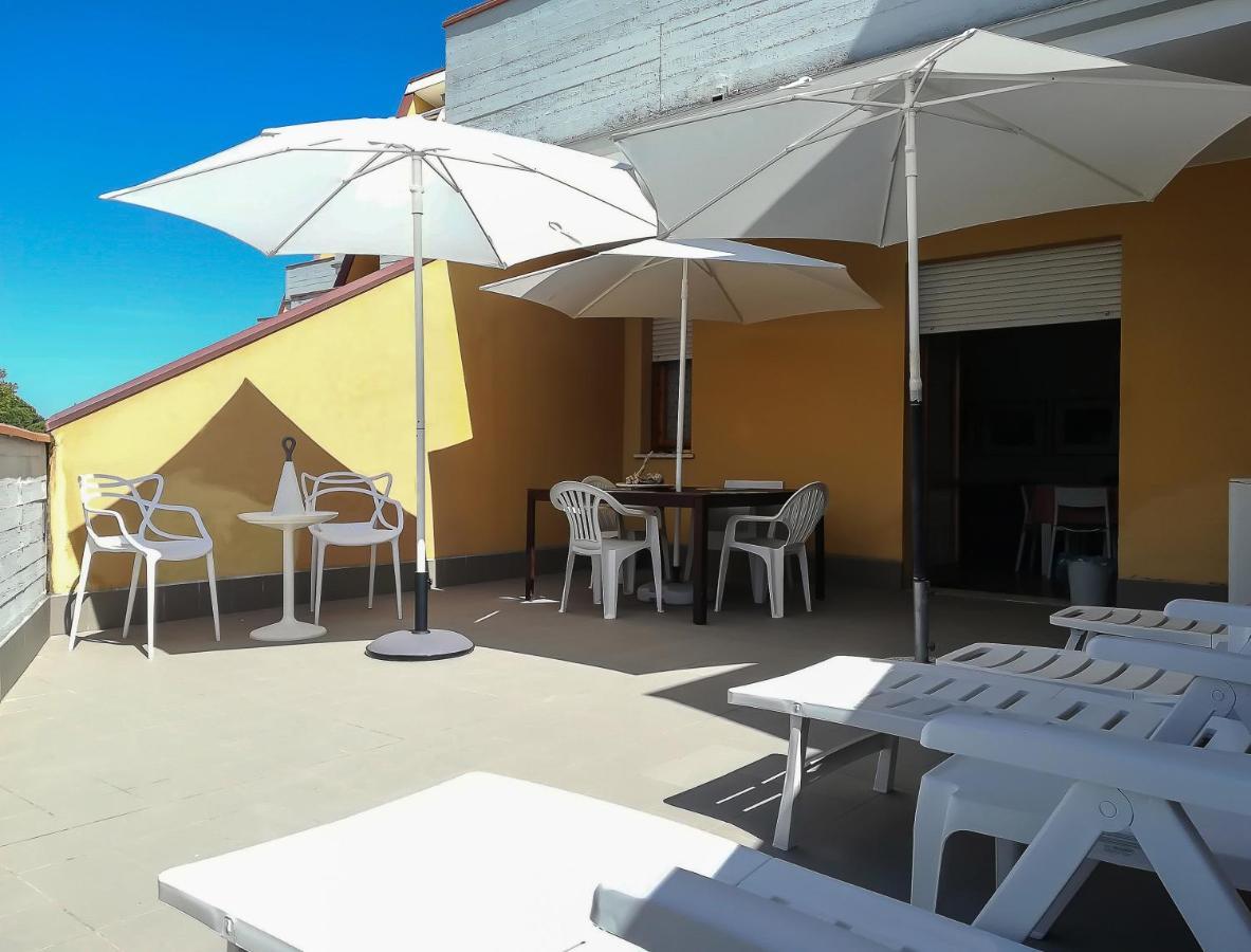 Appartamento Con Terrazza Lido delle Nazioni Bagian luar foto